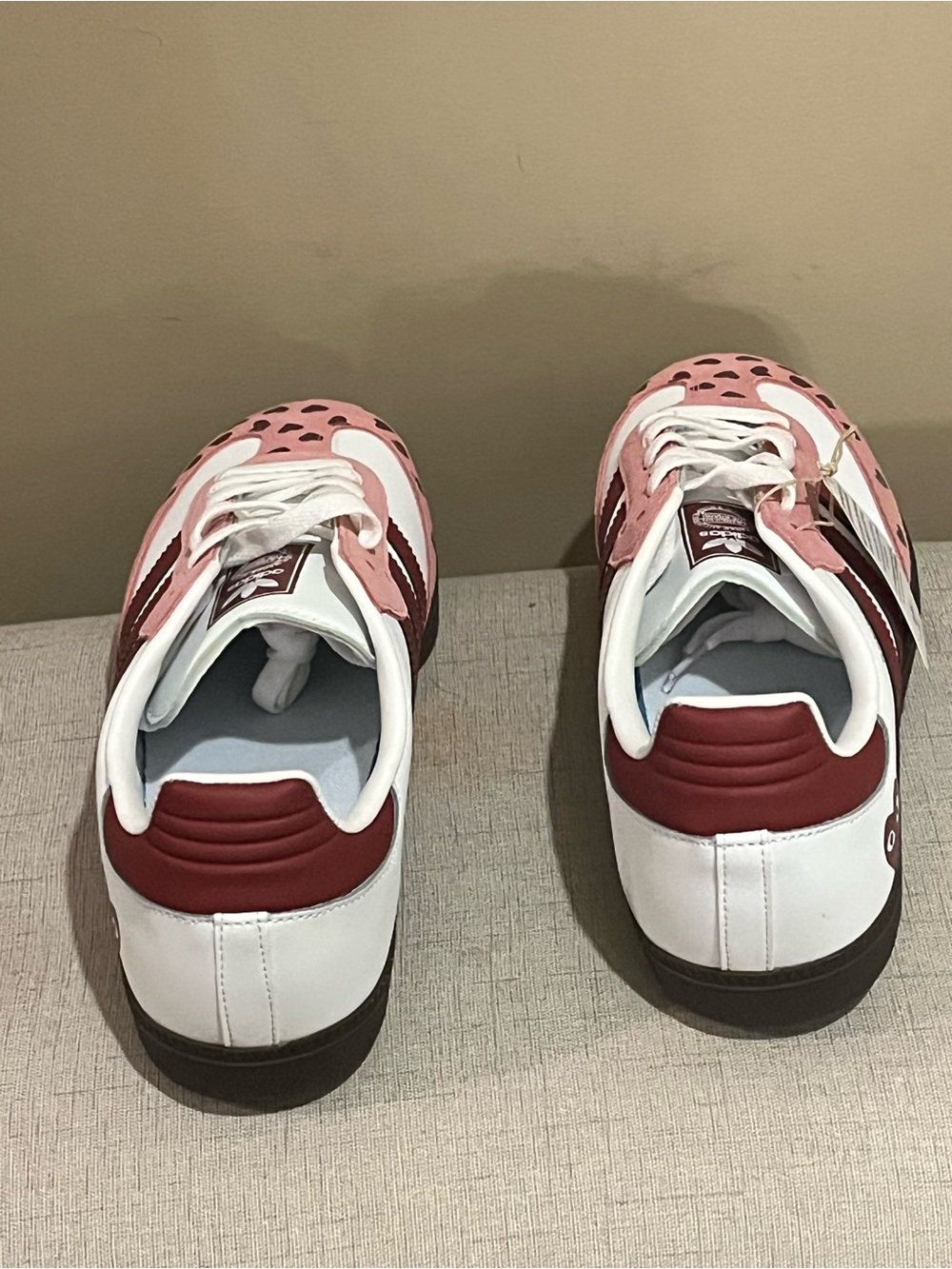 NWT Adidas Samba Low-Top Sneaks White, Pink & Burgundy Heart Detail, US 11/UK43 - Picture 3 of 6